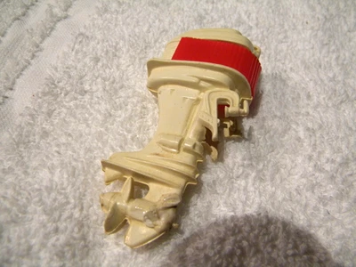 Motor fueraborda original Tonka Fisherman Clipper barco blanco con inserto rojo  Foto 1 de 4