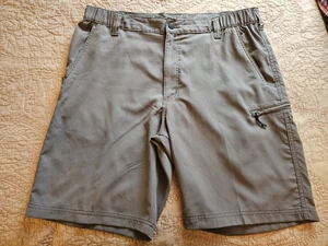 Wrangler Care307 Pantaloncini Uomo Grigio Casual Elasticizzati Vita Tasche da Escursionismo, Taglia 38 - Foto 1 di 9