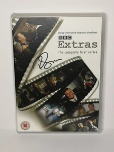 Ricky Gervais handsignierte DVD Extras Serie 1 Autogrammkoffer Comedy Memorabilia - Bild 1 von 8