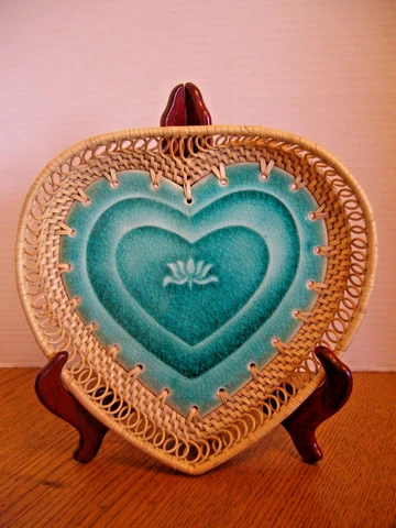 VINTAGE HEART SHAPE BASKET w/CERAMIC TILE BASE & WOVEN WICKER BASKET EDGE Cover