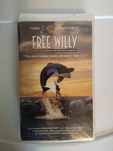 Free Willy (VHS, 1993, Clamshell) - Picture 1 of 2