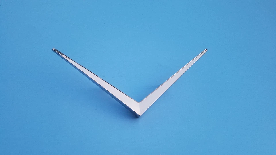 73 74 1973 1974 Cadillac Deville Calais V capó delantero emblema logotipo insignia fabricante de equipos originales A15 Foto 1 de 4