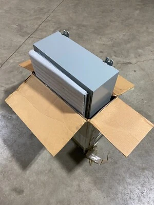 Caja de montaje en pared B-Line 30208-12 NEMA 12, 30"Hx20Wx8"D, placa trasera no incluida Foto 1 de 3