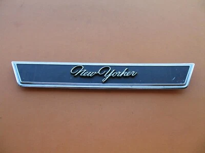 2878900 CHRYSLER NEW YORKER EMBLEMA LOGOTIPO INSIGNIA SIGNO SÍMBOLO 35844 46140 OEM A23118 Foto 1 de 4
