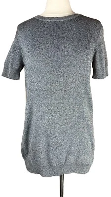 "Suéter Lumiere (Talla M) Gris Manga Corta Cuello Redondo Tejido Pullover 9.5"" Aberturas Laterales" Foto 1 de 4