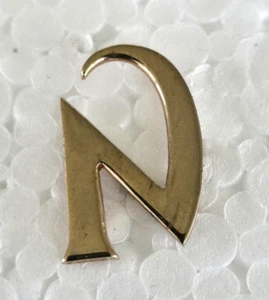 Vintage Initial Letter N Gold Tone Lapel Tie Pin 13/16" - Picture 1 of 5