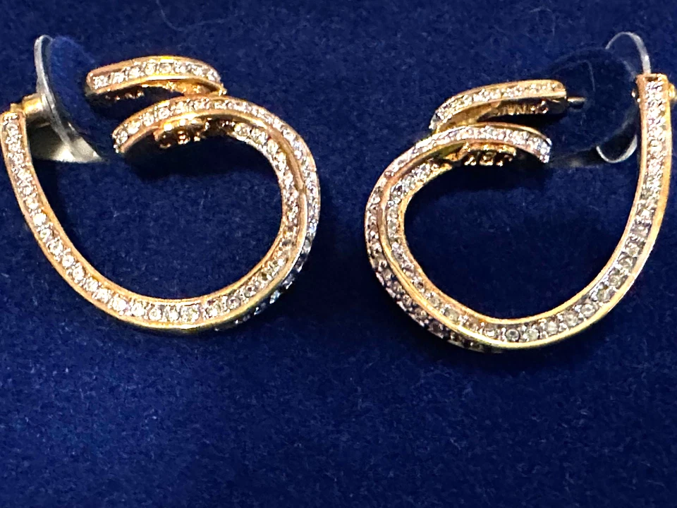 Brincos Camrose & Kamrose reprodução JBK tom dourado CZ - Imagem 1 de 4