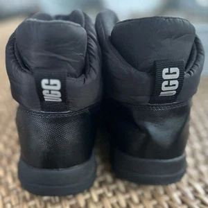 Botas UGG Yoce Puffer Bota de Encaje Talla 4 Niños Grandes Invierno Forradas de Vellón UGG Usadas en Excelente Condición - Imagen 1 de 11