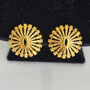 Vintage Krone Trifari Ohrringe strukturiert goldfarben Sonnenstrahl Clip On Mid Century  - Bild 1 von 11