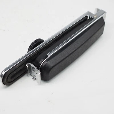 Off camera flash bracket/grip, Folding, fits SLR or Rangefinder camera - Image 1 of 4