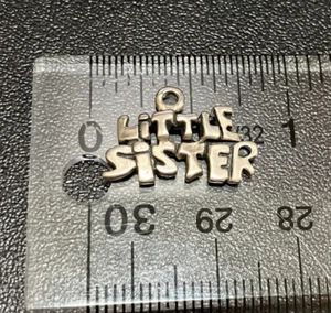 Vintage Sterling Silber Anhänger "Kleine Schwester", gestempelt 925, kostenloser Versand - Bild 1 von 3