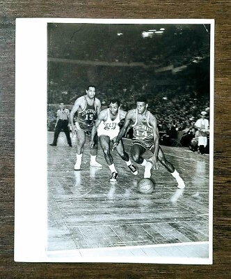 1964 Oscar Robertson "MVP Season" TYPE 1 Original Photo - Image 1 of 2