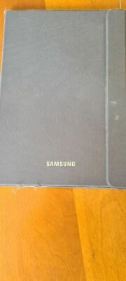 tablet samsung tab A SM-T 550  wifi bianco con cover originale e carica batteria - Immagine 1 di 3