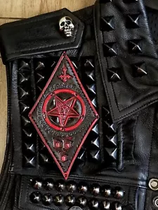 TOPPA IN VERA PELLE SIGILLO BAPHOMET (FATTO A MANO) ROMBO ROSSO/NERO - Foto 1 di 4
