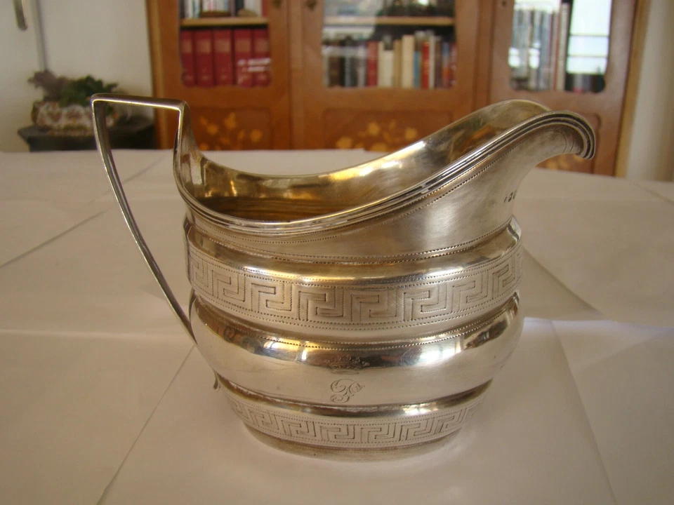 En argent Massif, pot à lait ou à crême, poinçon au Léopard anglais #1101# - Photo 1/4