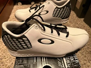 OAKLEY FLAGSTICK GOLF SHOES Leather Rubber Cleat WHITE/BLACK SIZE 8 US MENS   - Picture 1 of 8
