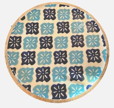 Bandeja redonda de madera y esmalte para bungalow Mud Pie 12” D *¡Gran regalo para vacaciones/nuevo hogar!* Foto 1 de 3