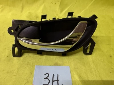 2015-18 NISSAN ROGUE LEFT FRONT OR REAR DRIVER SIDE INTERIOR DOOR HANDLE OEM - Image 1 of 2