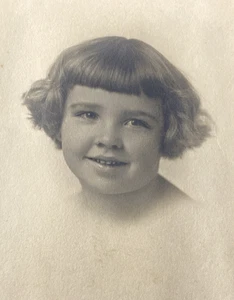 1910s Portrait of Young Girl Smiling Hairstyle Child Kid Original Photo P22a57 - Picture 1 of 17