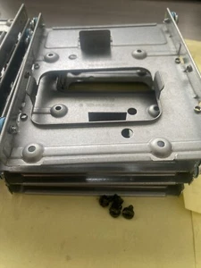 85 x HP 574417-001 2,5" à 3,5" HDD SSD Adaptateur Support Caddy Tray pour HP, Dell - Photo 1/2