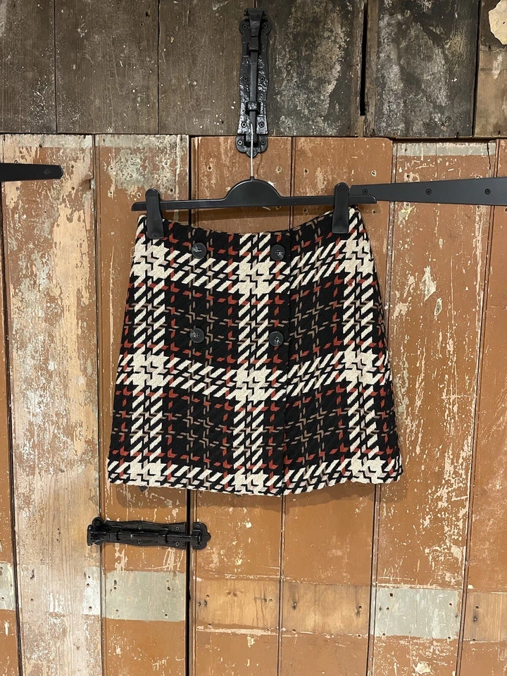 Warehouse Lined Wrapped Skirt Patterned Ladies 10 Zip At Rear New With Tags - Image 1 of 4