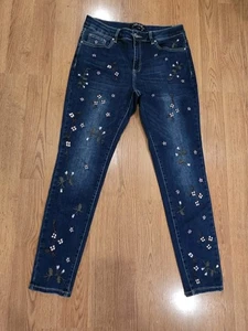 Charlie B Women's Jeans Embroidered Flower Skinny Leg Size 10 - Picture 1 of 8