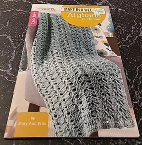 LB2 LEISURE ARTS 2017, FOLLETO PATRÓN CROCHET MAKE IN A FIN DE SEMANA - Imagen 1 de 11