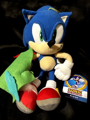 10 inch GE sonic plush with custom green  glove in good condition  - Image 1 of 4