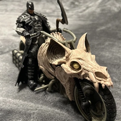DC Multiverse ~ 7 polegadas death metal batman com BATCYCLE BONE BIKE ~ McFarlane - Imagem 1 de 4