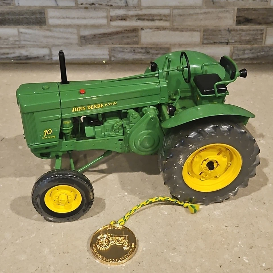 Ertl 1/16 Precision Classics #23 John Deere Model 70 Standard Tractor No Box - Image 1 of 4
