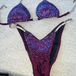 Preowned Saleyla Bodybuilding Posing Swimsuit Burgundy Crystal READ Needs Clean - Picture 1 of 16