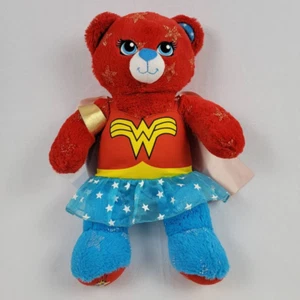 Build A Bear BAB DC Comics Wonder Woman 17 Zoll roter Bär & Outfit Kostüm Cape - Bild 1 von 12