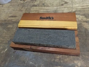 Smith’s Hard Arkansas Sharpening Stone Cedar Wood Box Oilstone Whetston - Bild 1 von 6