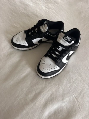 Talla 7.5 - Nike Dunk Low Negro Blanco W Foto 1 de 4