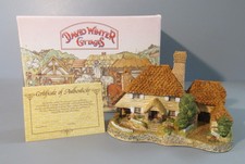 1985 David Winter Cottages "Kent Cottage" Figure / Sculpture