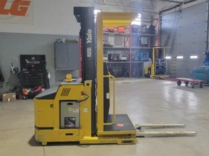 2015 YALE OS030EFN24TF095 ELECTRIC 3000 LB ORDER PICKER NARROW AISLE FORKLIFT - Picture 1 of 9