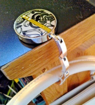 Nuevo bolso Miche plegable bolso gancho colgador mantener el bolso seguro y fuera del piso Foto 1 de 4