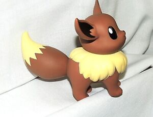 NEW WITH TAG     4"    PLASTIC FIGURE     EEVEE   ---POKEMON---BY TOMY