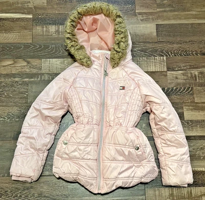 Tommy Hilfiger Abrigo de Invierno Rosa Puffer Con Capucha Niñas Talla 5/6 Forrado de Vellón Foto 1 de 4