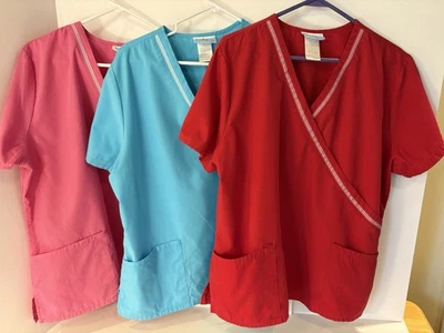 Conjunto de Tops Médicos Tres Colores Todo Único Dinero Talla Lg Rojo/Rosa/Turquesa  Foto 1 de 4