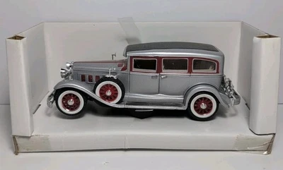 Coche modelo limusina Peerless Anson 1931 plateado y rojo escala 1:32 modelo S5535 Foto 1 de 4