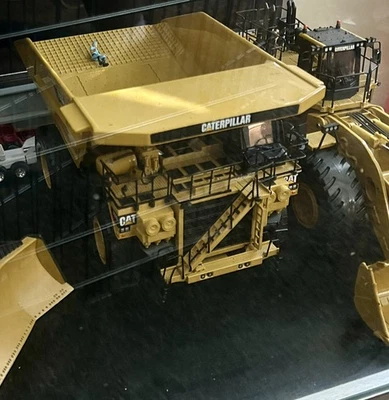 Norscot 1/50 Scale Diecast Caterpillar 793D Mining Truck w/ Box - Image 1 of 4