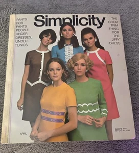 1969 Simplicity 14”x13” April Catalog Store Counter Sewing Pattern Book Groovy - Imagen 1 de 24
