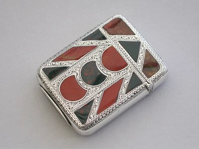 Estuche victoriano Vesta de plata y piedra dura. Por Adie & Lovekin, Birmingham, 1886. Foto 1 de 4