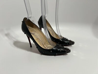 Tacones Christian Louboutin de colección de cuero negro con clavos 37,5 Foto 1 de 4