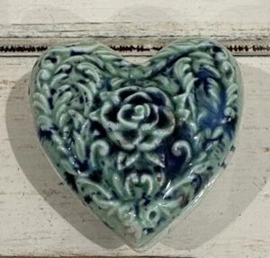 VTG Heart Shaped Footed Rose & Vine Trinket Dish Blue Green Signed miniature - Picture 1 of 12