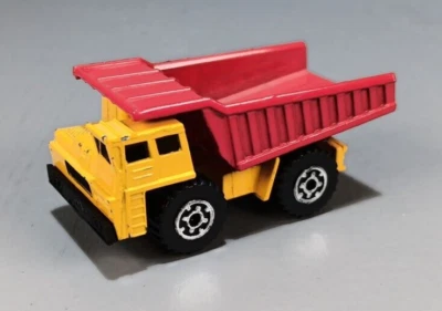 Caminhão basculante vintage 1989 Matchbox vermelho e amarelo 1:140 - Imagem 1 de 4