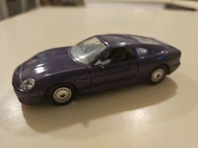 Maisto Aston Martin DB 7 en púrpura escala 1/40 1:40  Foto 1 de 4
