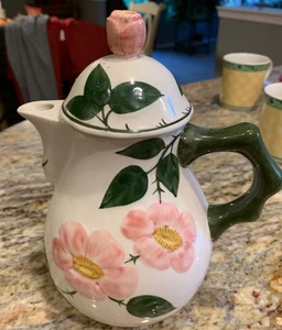 Villeroy And Boch Wildrose Porcelain Coffeepot / Teapot and Lid Excellent - Picture 1 of 7