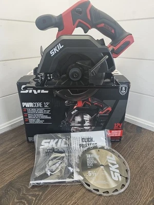Skil PWR CORE 12V Brushless 5-1/2" Circular Saw MODEL CR541801 - Image 1 of 4